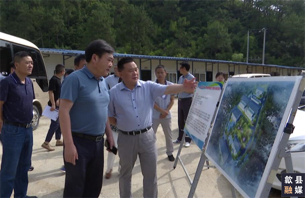 6月18日，县委常委、常务副县长吴志平带队先后来到城区备用饮用水源保护区治理工程、第三水厂及供水管网配套延伸工程、渔梁风貌整治提升工程、城区老旧管网提升项目、游泳馆二期等重点项目建设现场，米兰体育网页版党委书记、董事长洪筱明陪同。.png