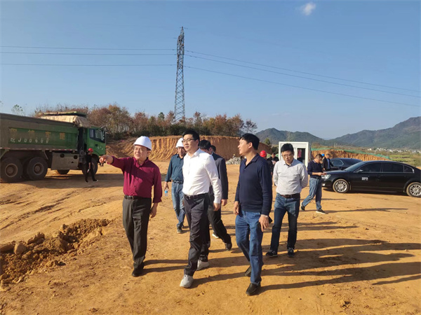 11月8日，县长王奇勇一行调研粮食产业园项目，米兰体育网页版党委书记、董事长洪筱明陪同。.jpg